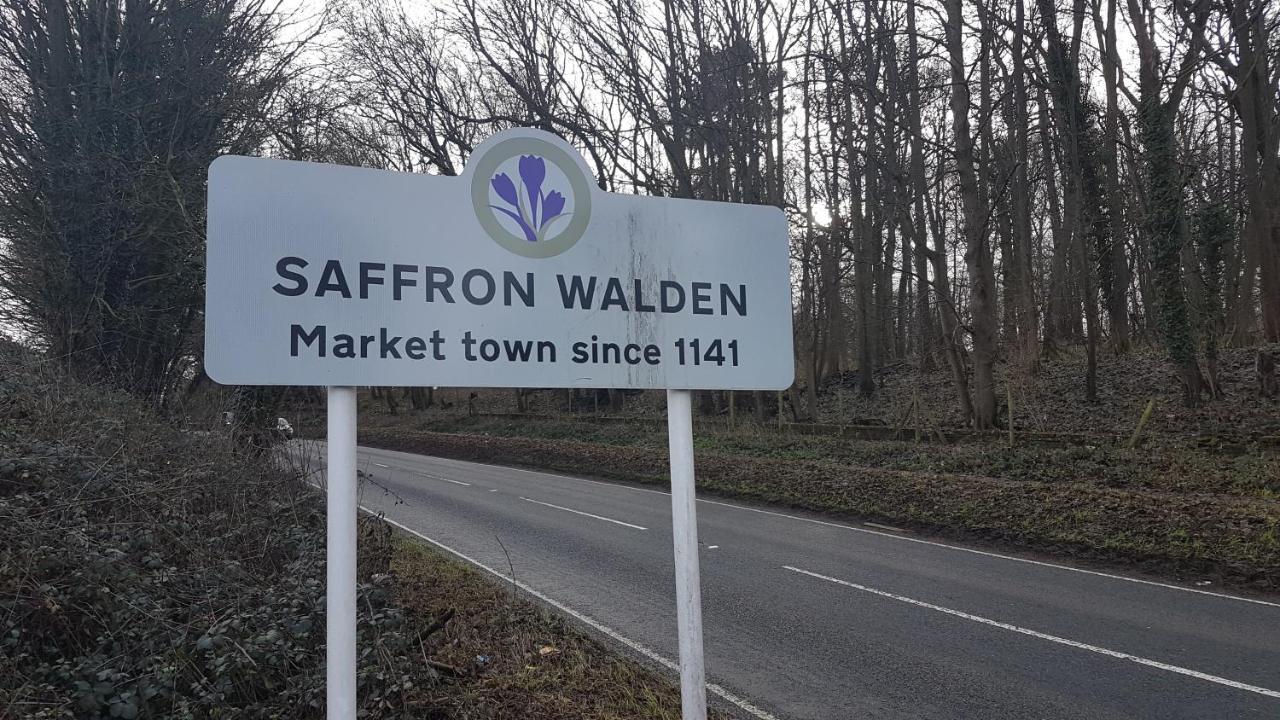 Entire 2 Bedroom Apartment Free Parking Saffron Walden Eksteriør billede